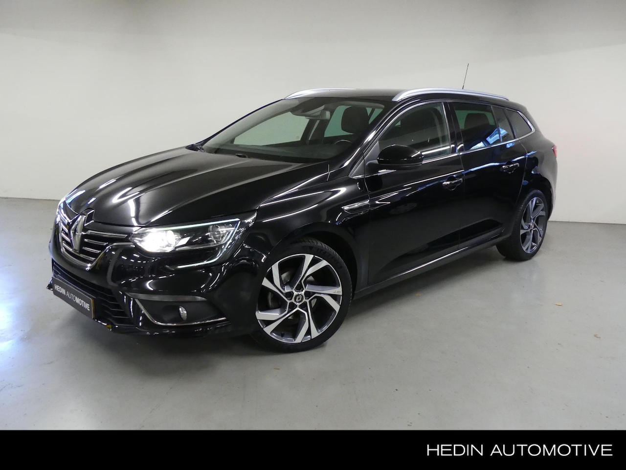 Renault Mégane Estate - TCe 130 Bose | R-Link Multimedia & Navigatie | Climate Control | Cruise Control | Parkeers - AutoWereld.nl