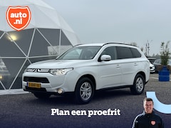 Mitsubishi Outlander - 2.0 Intense | Trekhaak | Cruise control | Parelmoer | Climate control |