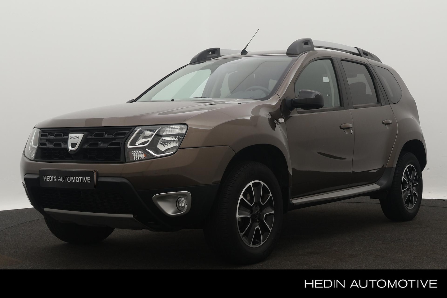 Dacia Duster - 1.2 TCe 4x2 Blackshadow | Lichtmetalen velgen | Navigatiesysteem | Trekhaak | Aircondition - AutoWereld.nl