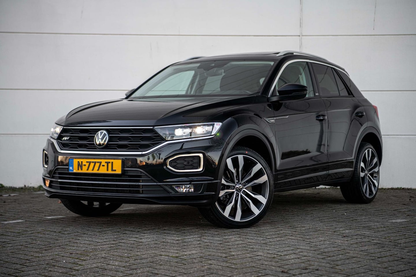 Volkswagen T-Roc - 1.5 TSI 150pk DSG R-line |Panodak|LED|ACC|Camera|Navi| - AutoWereld.nl