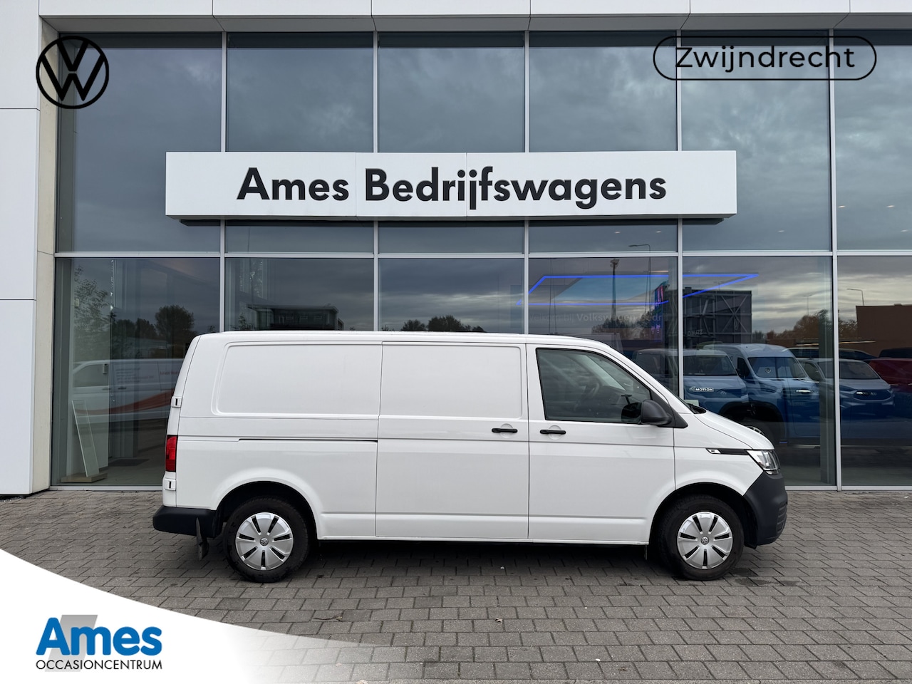 Volkswagen Transporter - 2.0 TDI L2H1 28 bestelwagen 150 pk | Airco | betimmering | bijrijdersbank - AutoWereld.nl