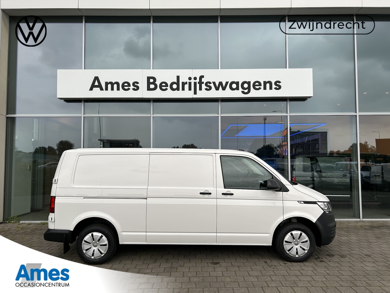 Volkswagen Transporter - 2.0 TDI L2H1 28 bestelwagen 110 pk | Airco | Bank | Radio Bluetooth - AutoWereld.nl