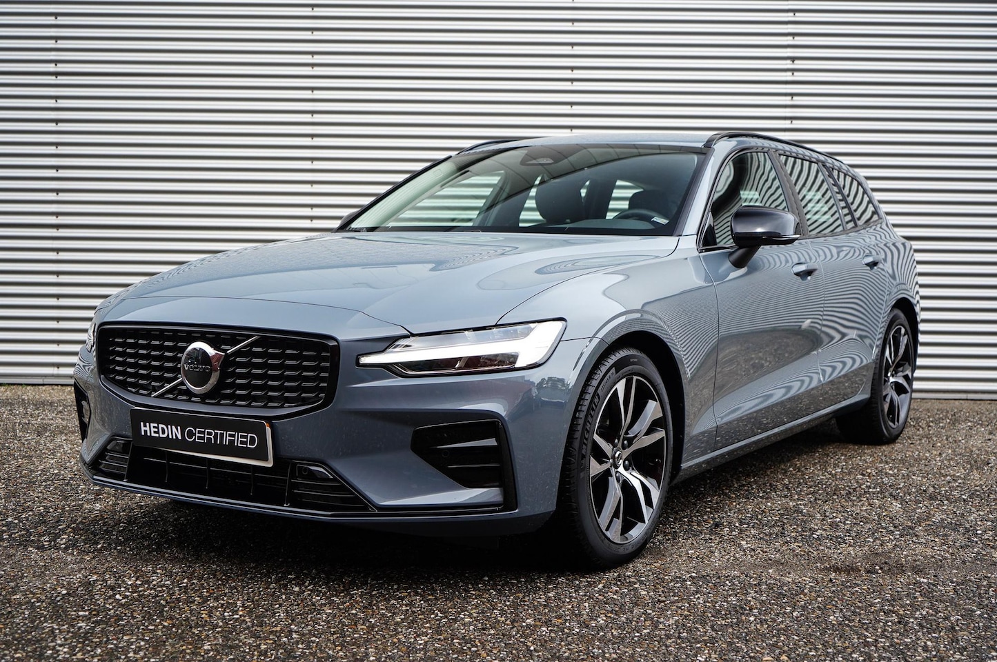 Volvo V60 - B4 Plus Dark | Adaptive Cruise | BLIS | Trekhaak | Stoelverwarming V/A | Stuurwielverwarmi - AutoWereld.nl