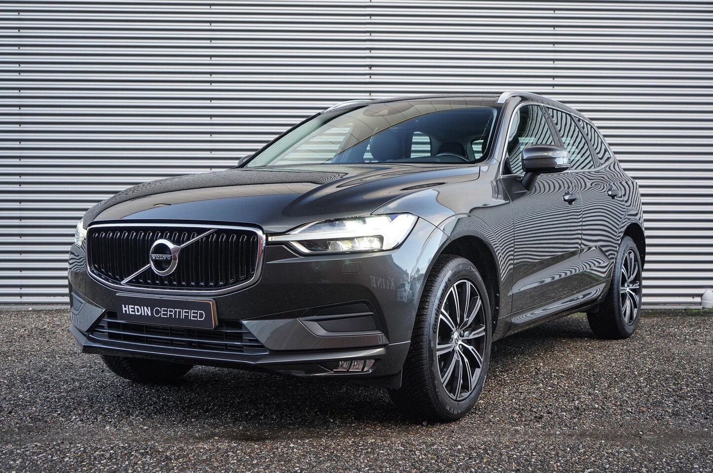 Volvo XC60 - T5 Momentum | Keyless | Carplay | Trekhaak | Stoelwarming | 19 inch | Sportstoelen Leder | - AutoWereld.nl