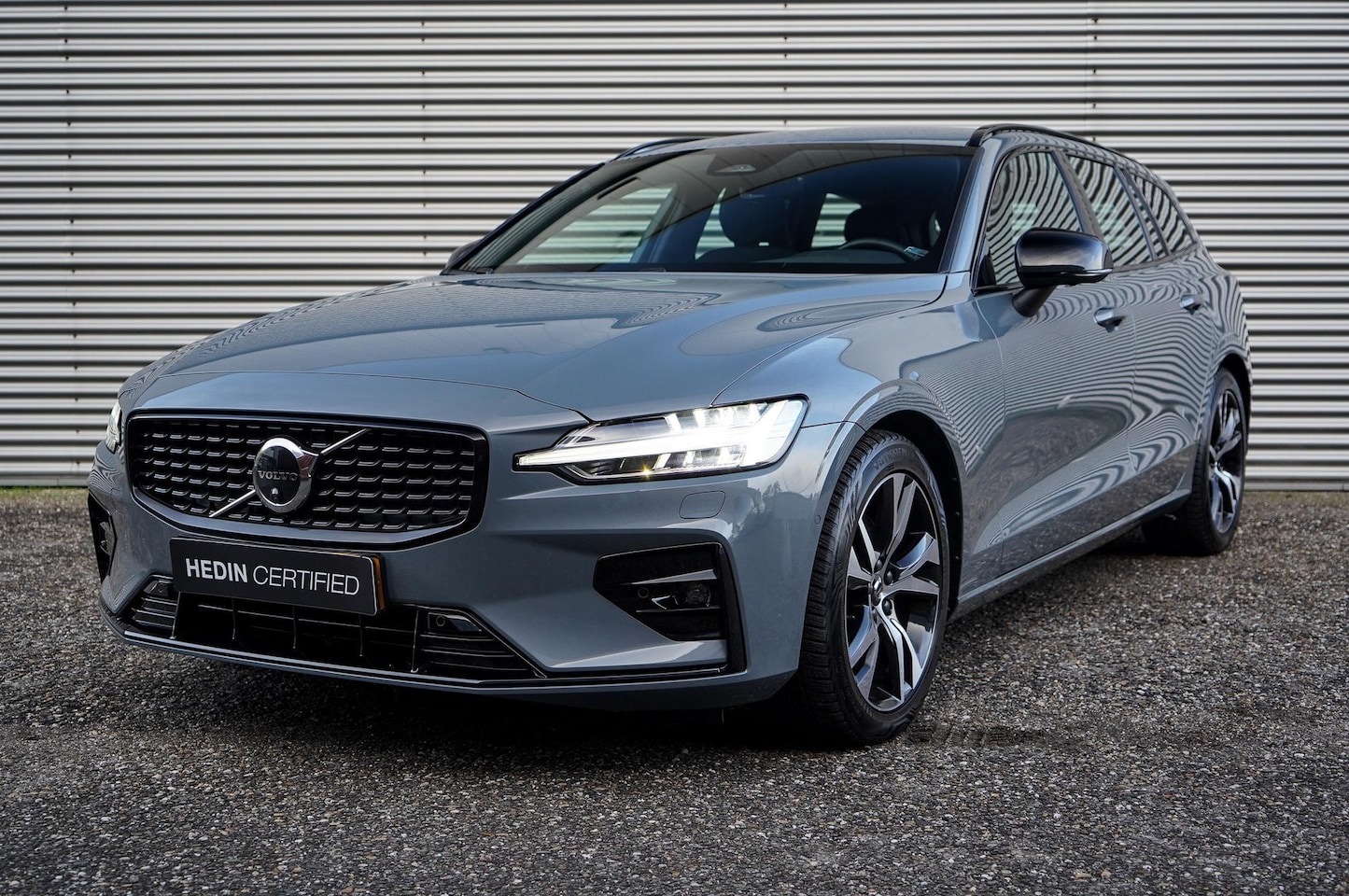 Volvo V60 - B3 Plus Dark | Adaptive Cruise | 360 Camera | Sport Stoelen | Premium Audio | Trekhaak | S - AutoWereld.nl