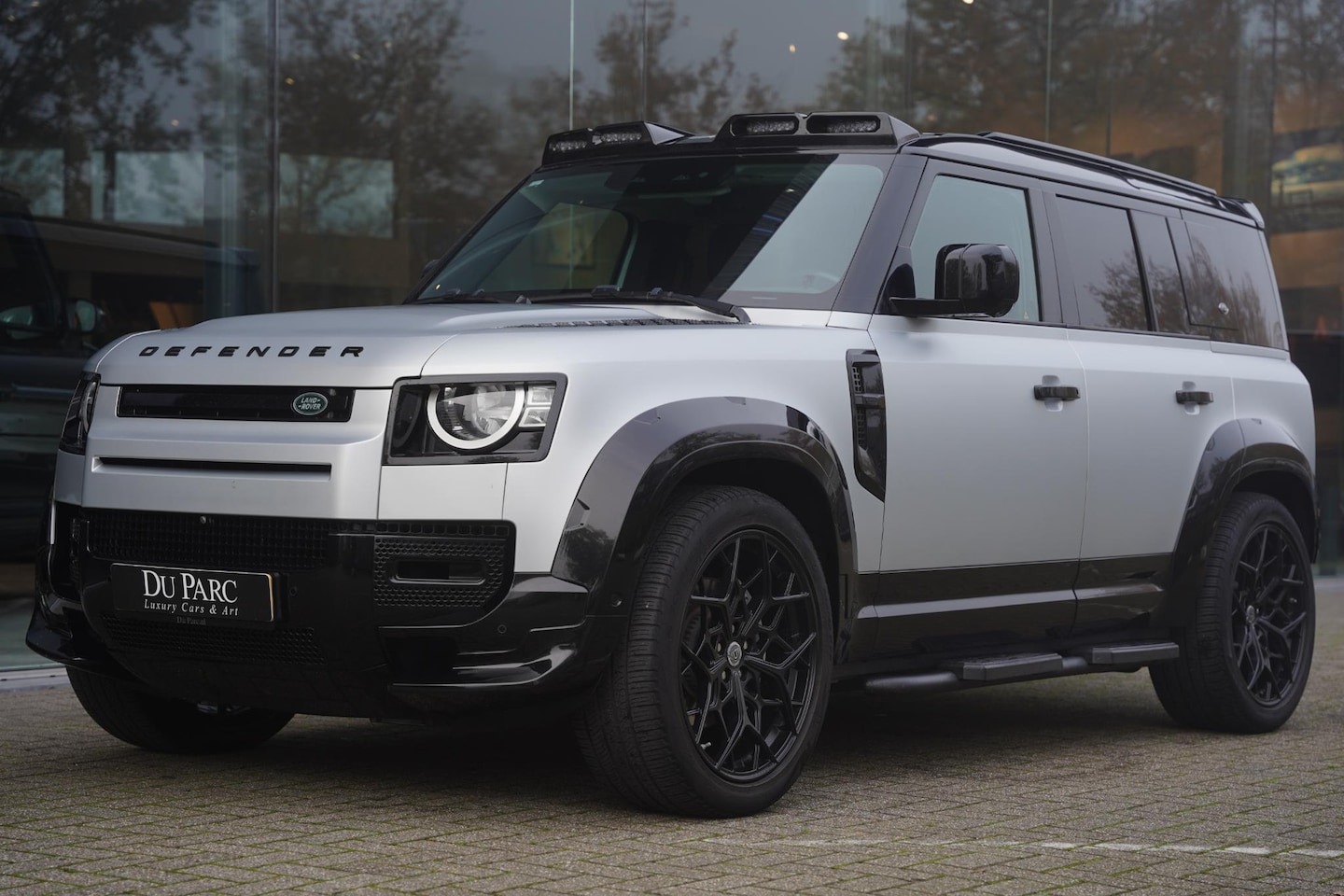 Land Rover Defender 110 - P400 X-Dynamic 7p. URBAN - AutoWereld.nl