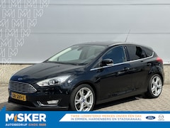 Ford Focus - 1.5 150pk Titanium bomvol Xenon trekhaak winterpack