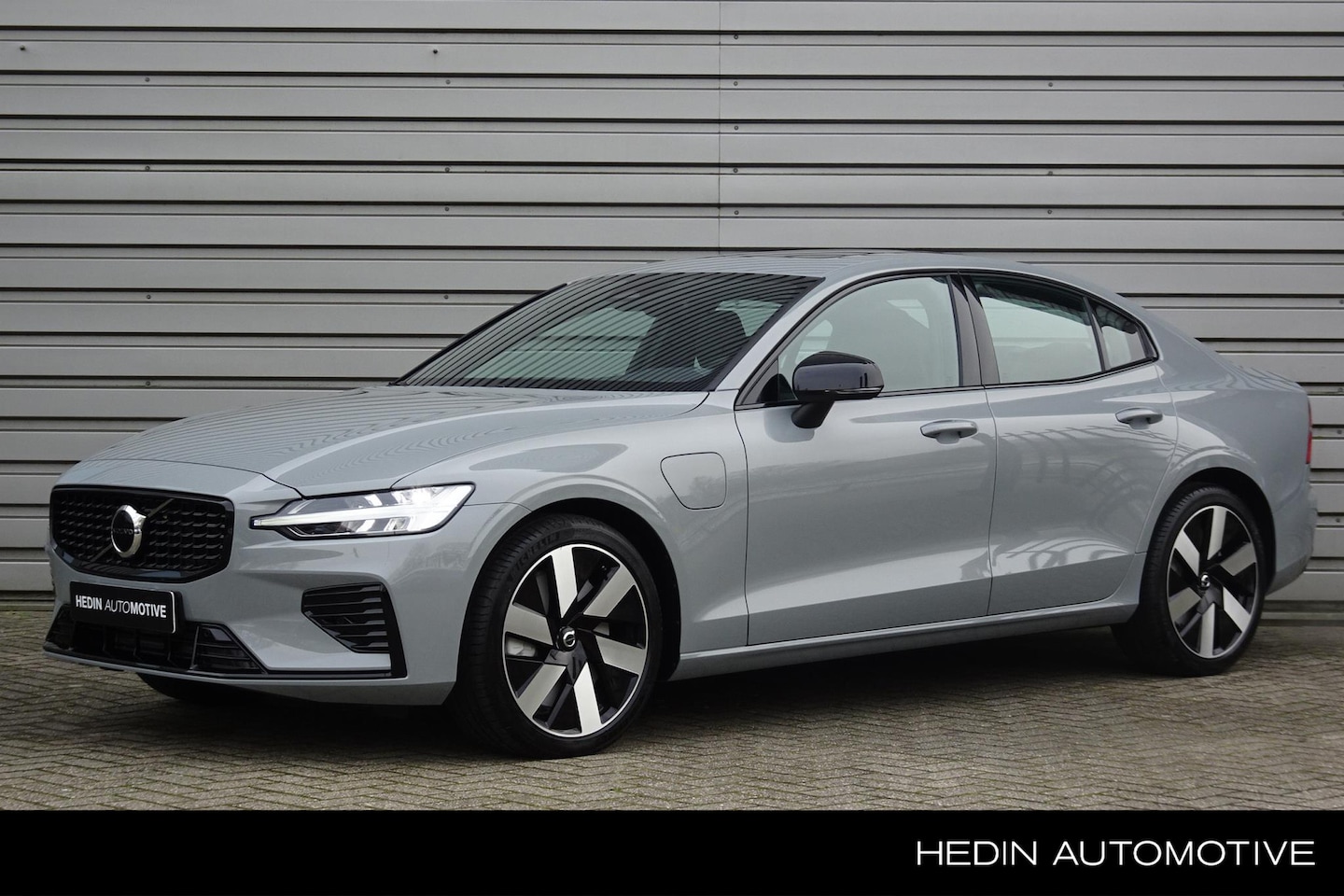 Volvo S60 - 2.0 Recharge T6 AWD Plus Dark Harman Kardon | Panorama Dak | Sportstoelen | 19"LM Velgen | - AutoWereld.nl