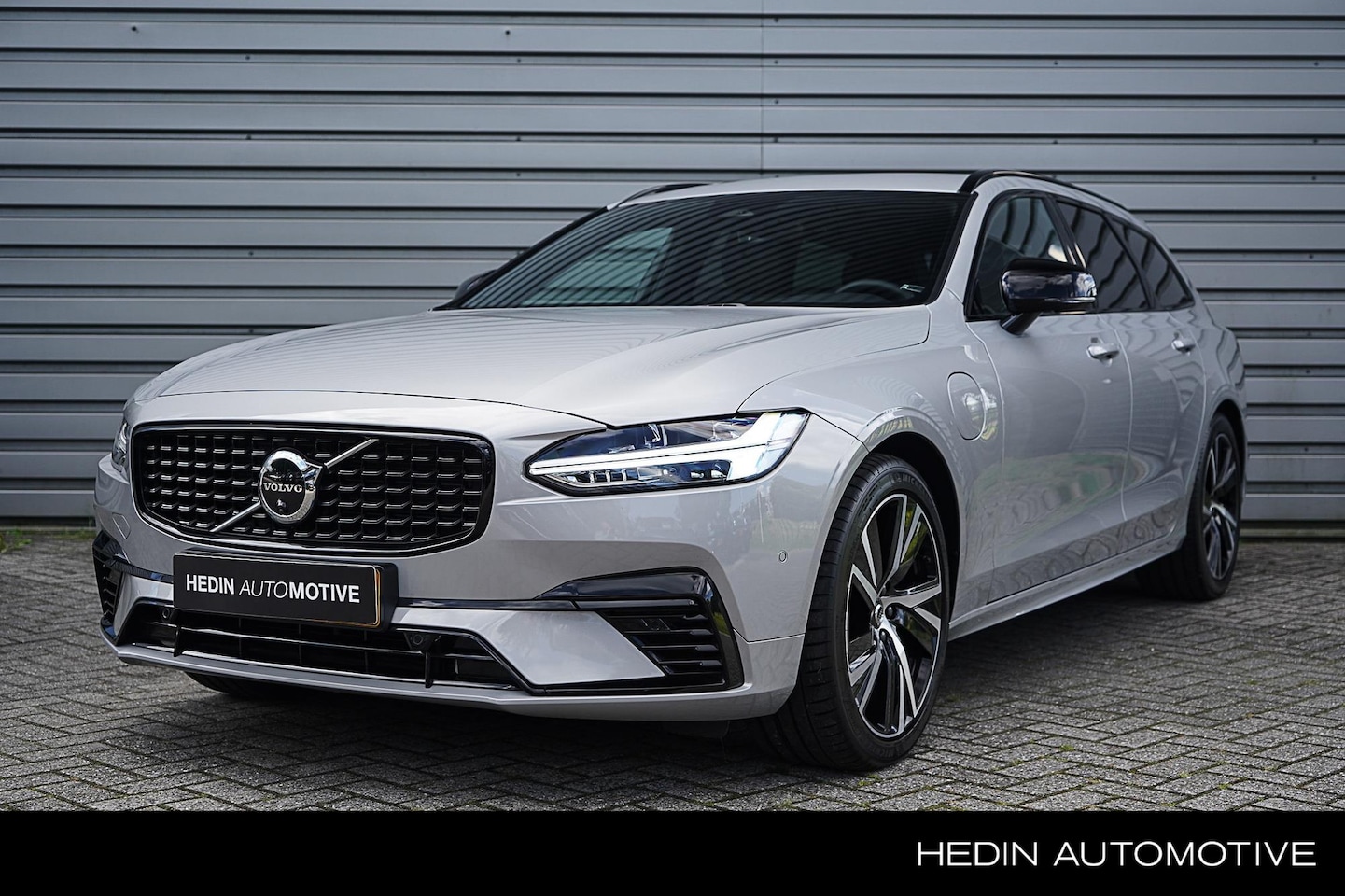 Volvo V90 - 2.0 T6 Recharge AWD Plus Dark | Sportstoelen | Elec. inklapbare trekhaak | Harman Kardon - AutoWereld.nl