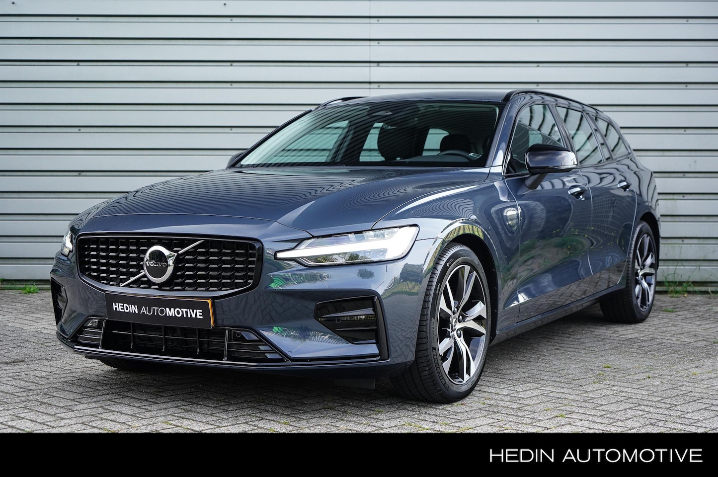 Volvo V60 - 2.0 B4 Plus Dark | Google on Board | Electrische Stoelen | Adaptieve Cruise controle | BLI - AutoWereld.nl