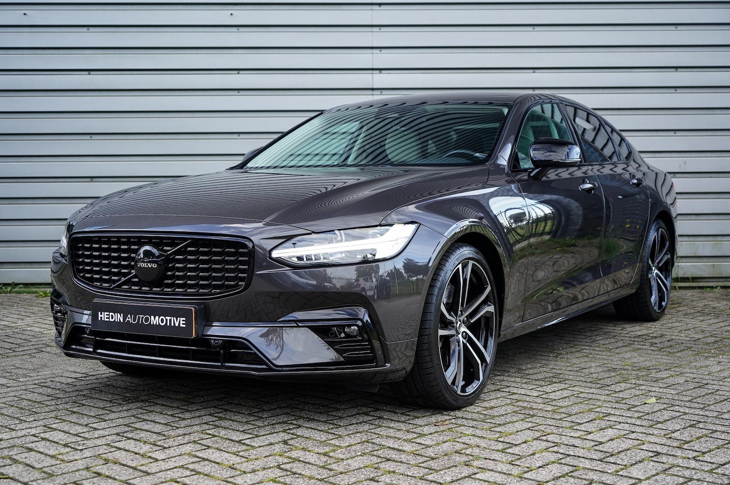 Volvo S90 - 2.0 B5 Plus Dark |20" 5-Dubbel Spaaks Black | Moritz leder | Extra getint glas achter | El - AutoWereld.nl