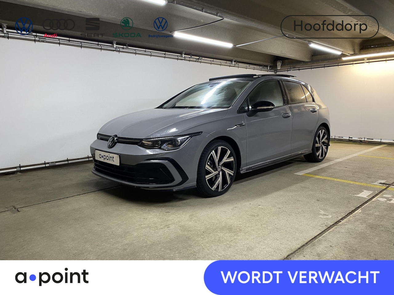 Volkswagen Golf - 1.5 eTSI R-Line Business 150 pk Automaat (DSG) | Navigatie | Panoramadak | Parkeersensoren - AutoWereld.nl