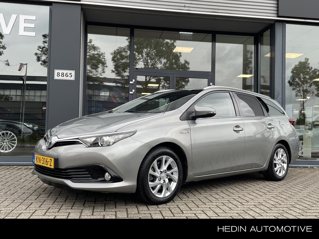 Toyota Auris Touring Sports - 1.8 Hybrid Trend | Panoramadak | Navigatie - AutoWereld.nl