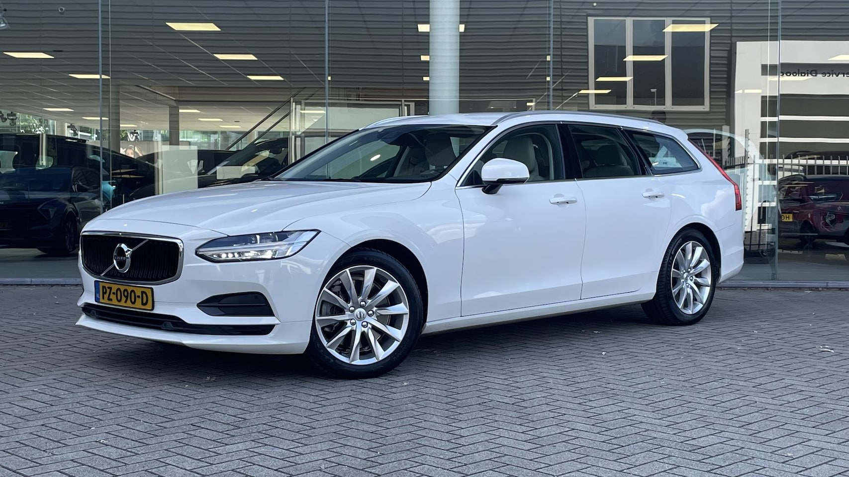 Volvo V90 - 2.0 T5 90th Anniversary Edition NAV | CAMERA | ECC | LEDER | BLINDSPOT | AD. CRUISE | CARP - AutoWereld.nl