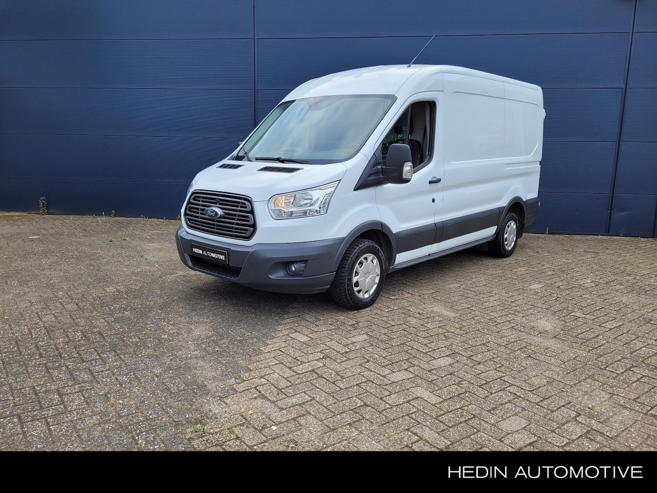 Ford Transit - 310 2.2 TDCI L2H2 Trend | Trekhaak | 3-zits | Laadruimte betimmering | Airco | Cruise - AutoWereld.nl