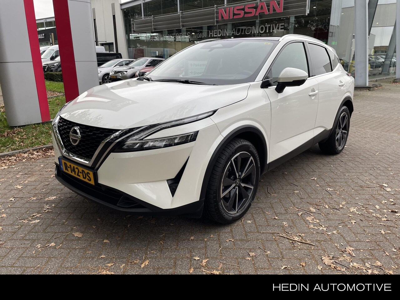 Nissan Qashqai - 1.3 MHEV 140 Tekna 1e eig., Dealeronderh., Panoramadak, Nav., 4 Camera's, Head-up, El. ach - AutoWereld.nl