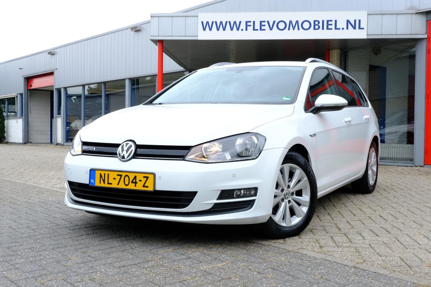 Volkswagen Golf Variant - 1.0 TSI Connected Series Clima|Cam|PDC V+A - AutoWereld.nl