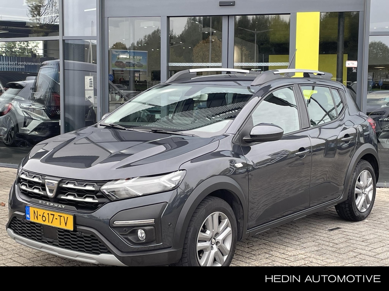 Dacia Sandero Stepway - TCe 90pk Comfort ACHTERUITRIJCAMERA | NAVIGATIE | CRUISE CONTROL | AIRCO | LICHTMETALEN VE - AutoWereld.nl