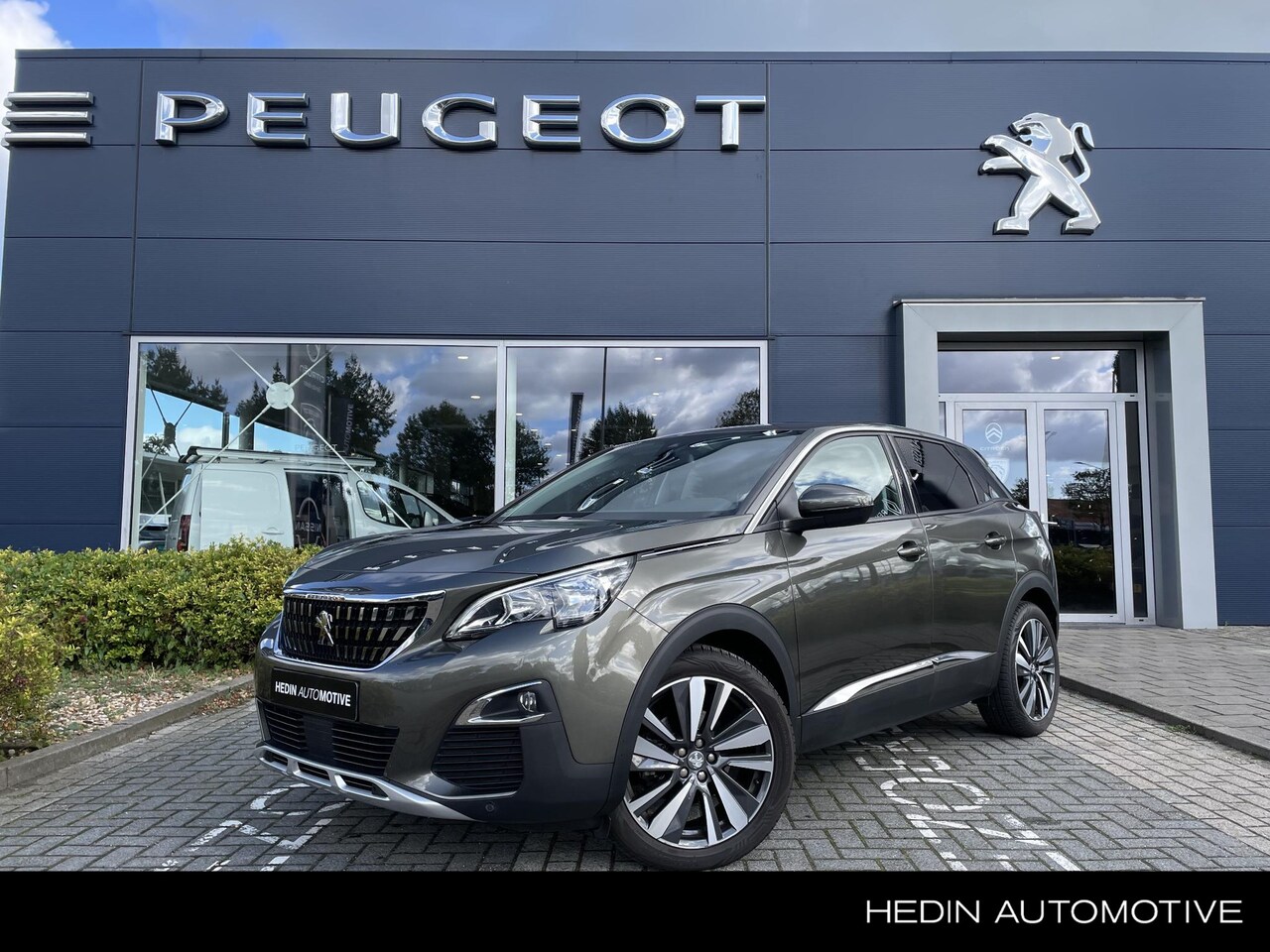 Peugeot 3008 - 1.2 PureTech Allure trekhaak, all weather banden, navigatie, carplay, android auto - AutoWereld.nl