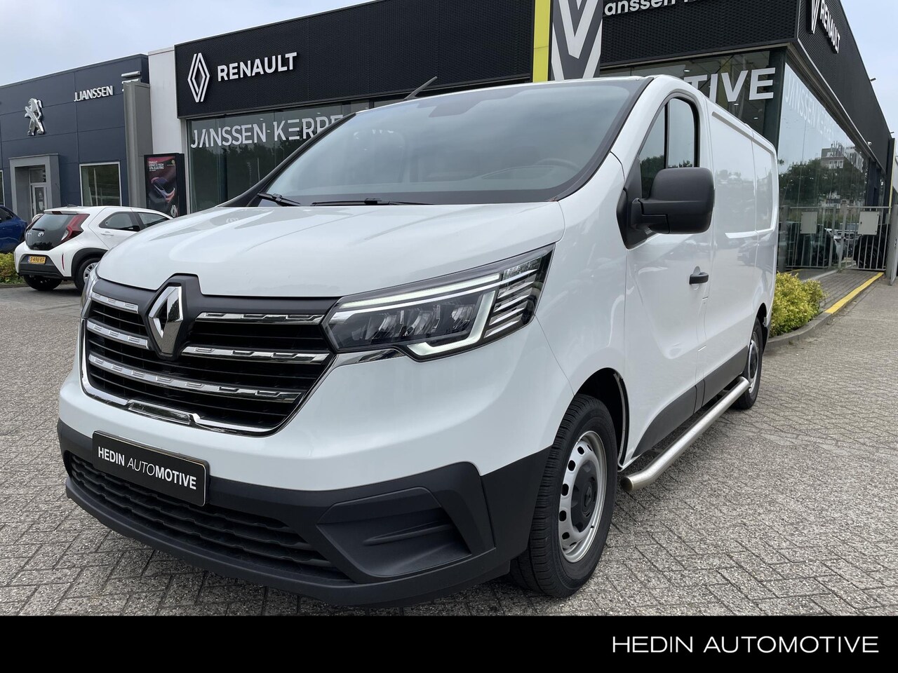 Renault Trafic - 2.0 dCi L1H1 Comfort "Navi, Airco, Vloer/Wand, Trekhaak" - AutoWereld.nl