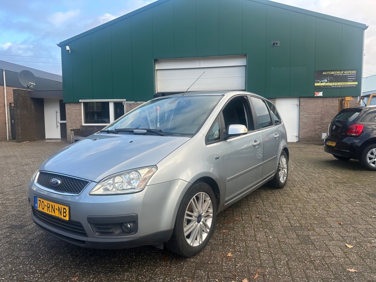 Ford Focus C-Max - 2.0 Ghia Panodak Trekhaak Airco Cruise control NWE APK - AutoWereld.nl