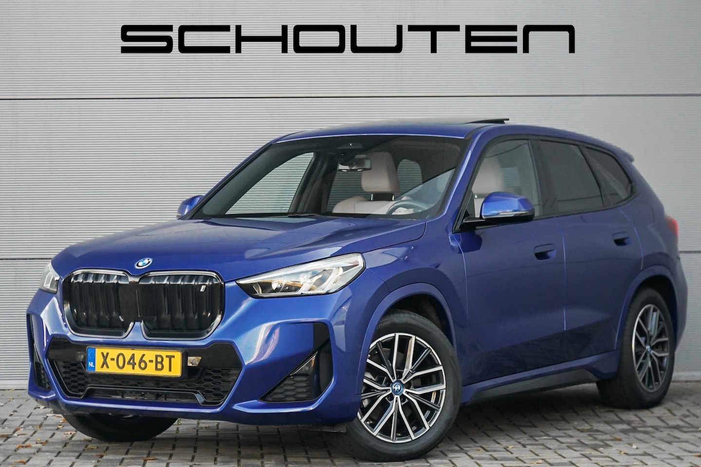 BMW iX1 - xDrive30 M-Sport Pano LED ACC Stoelmassage & Verwarming - AutoWereld.nl