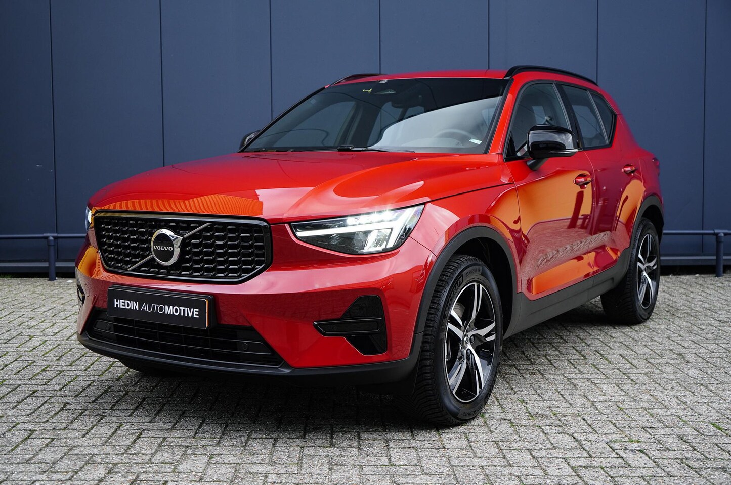 Volvo XC40 - 2.0 B4 Plus Dark | Harman/Kardon | Park Assist | Trekhaak | Stoel- stuurverwarming - AutoWereld.nl