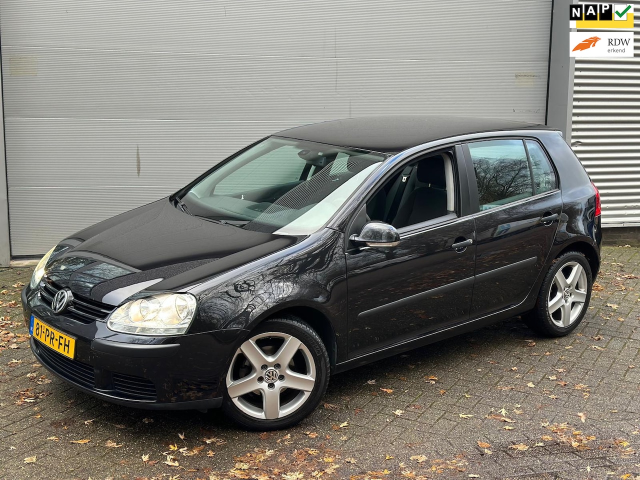 Volkswagen Golf - 1.6 FSI Comfortline / SUPER NETJES / NAVI-MULTIEMEDIA / NAP - AutoWereld.nl