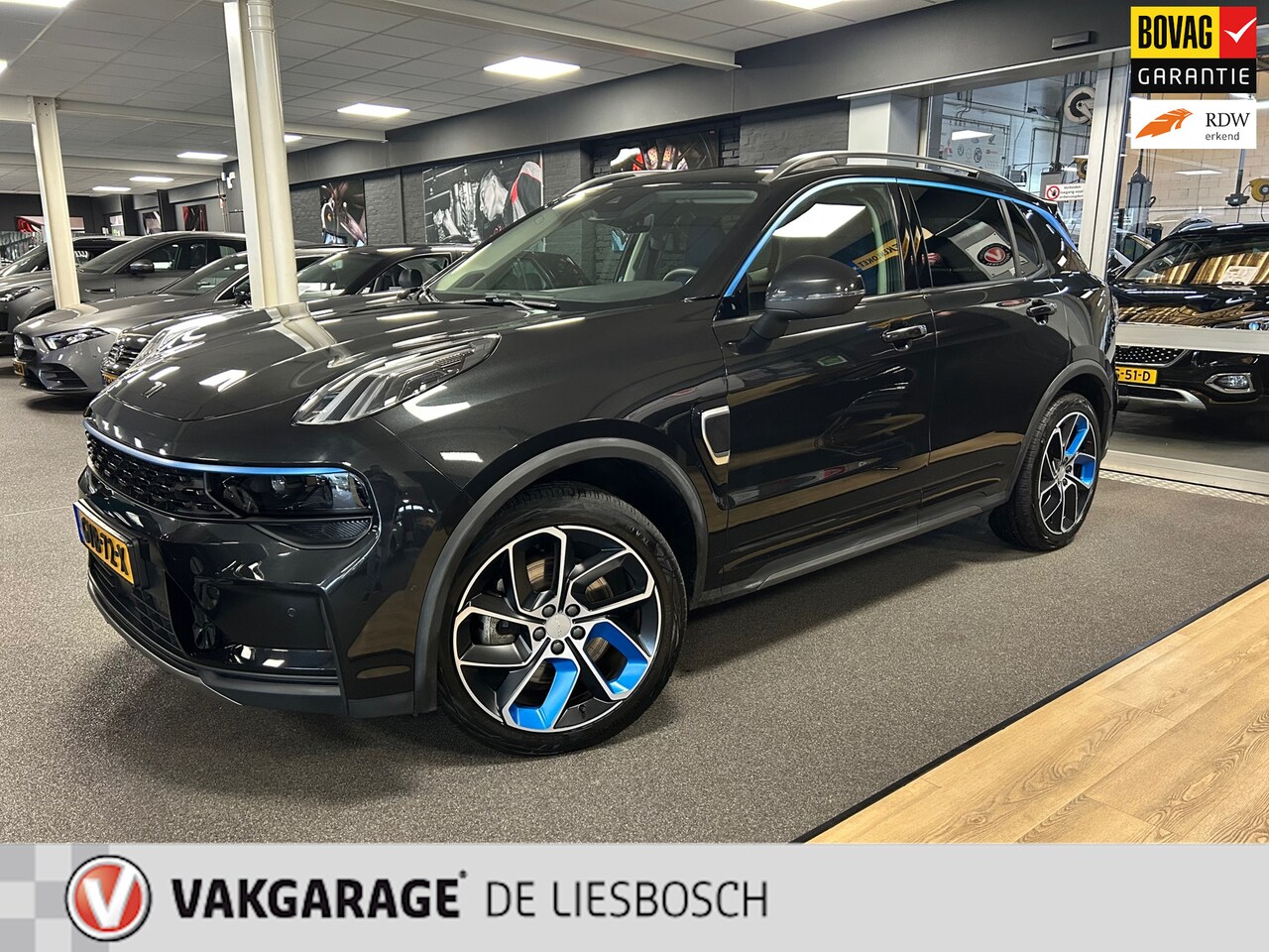 Lynk & Co 01 - 1.5 Automaat Panorama-dak / Apple carplay / trekhaak / Infinity audio / camera - AutoWereld.nl