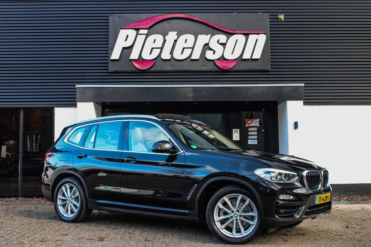 BMW X3 - XDrive20i High Executive NAP PANO XENON LEDER - AutoWereld.nl