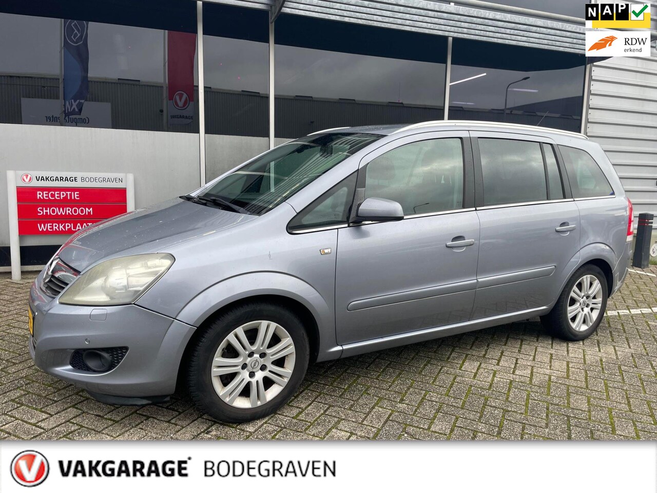 Opel Zafira - 2.2 Executive / 7 persoons /trekhaak - AutoWereld.nl