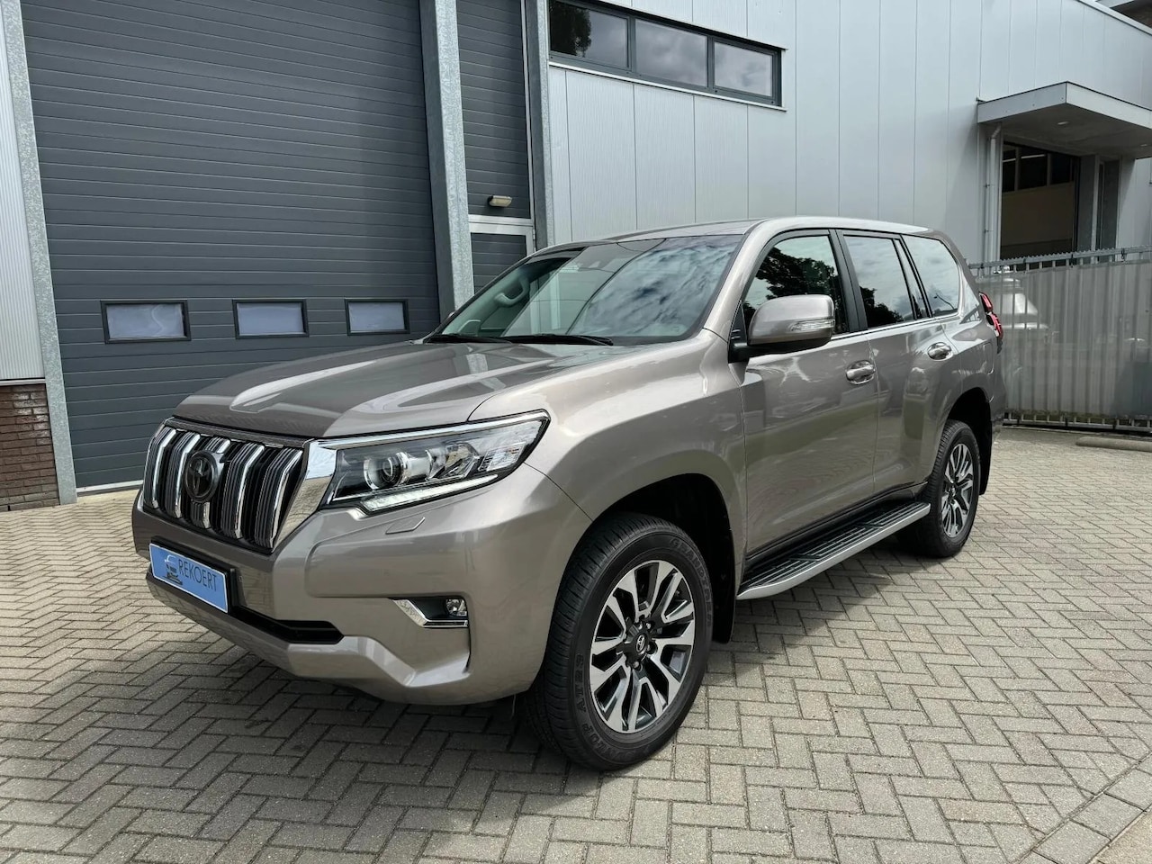 Toyota Land Cruiser - 2.8 D-4D 204PK, Professional Van, RIJKLAAR, Camera, Leder, Stoelventilatie, LED, etc. - AutoWereld.nl