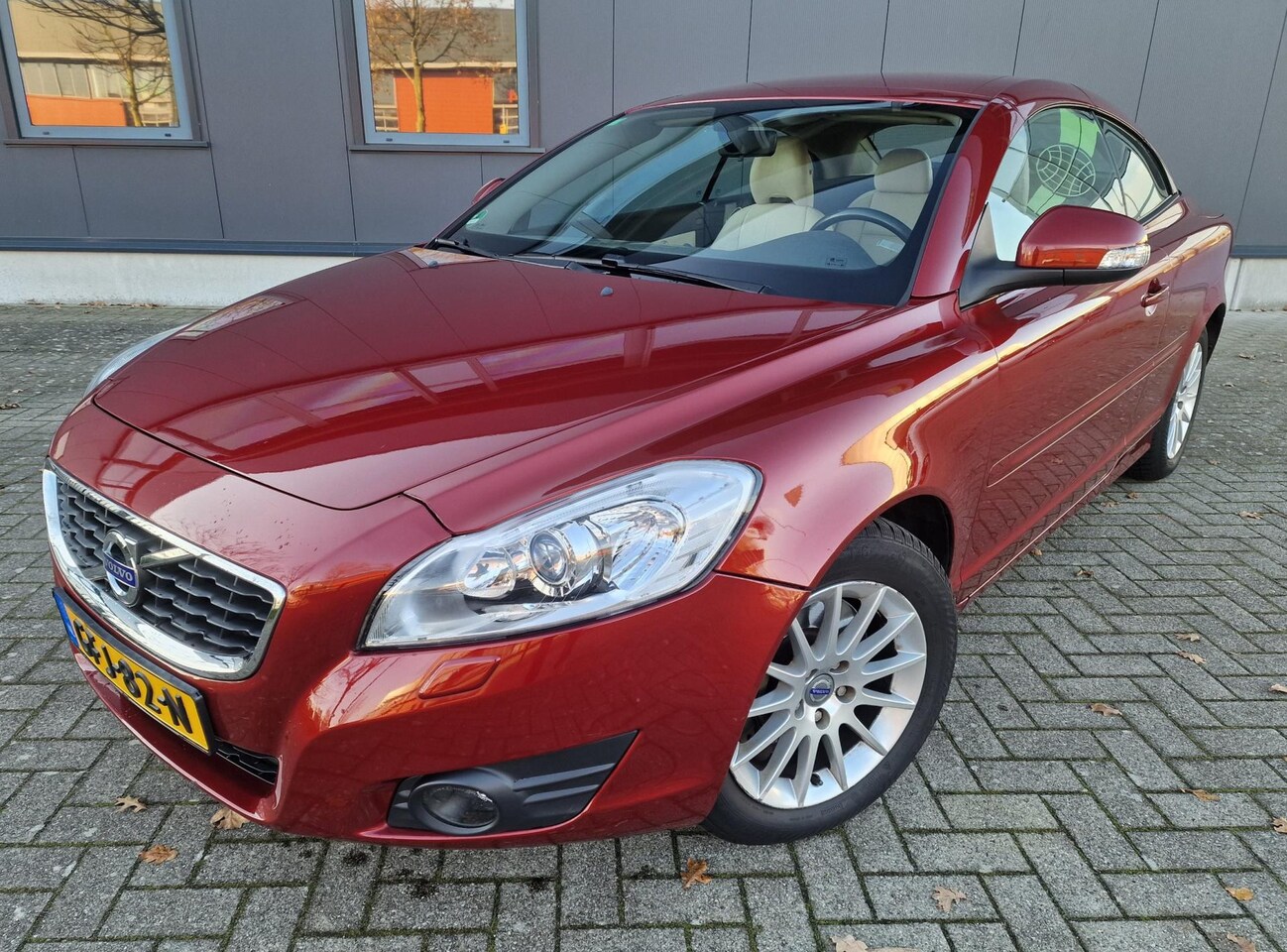 Volvo C70 Convertible - 2.0 D3 Summum 2.0 D3 Summum - AutoWereld.nl