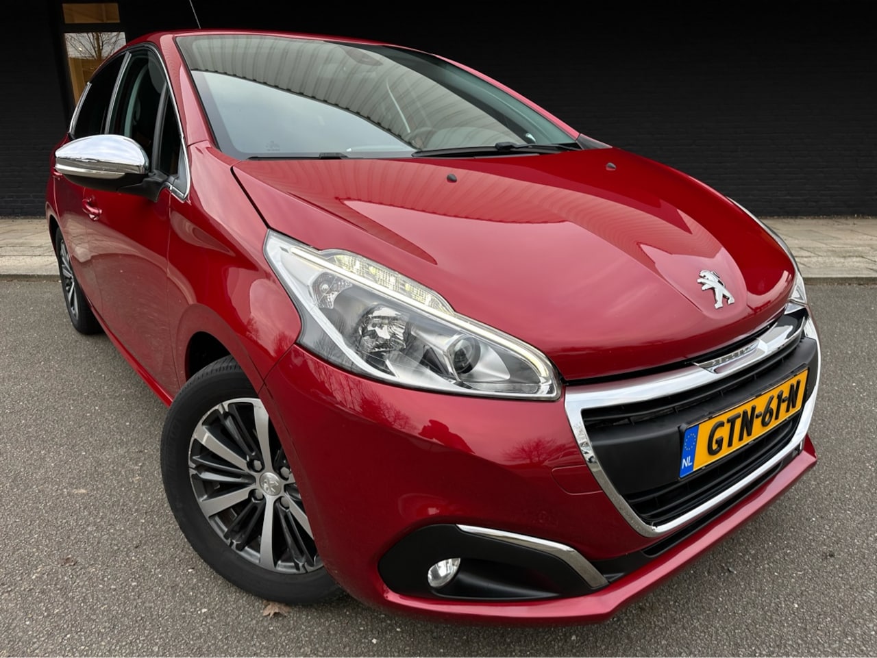 Peugeot 208 - 1.2t Première // Automaat // - AutoWereld.nl