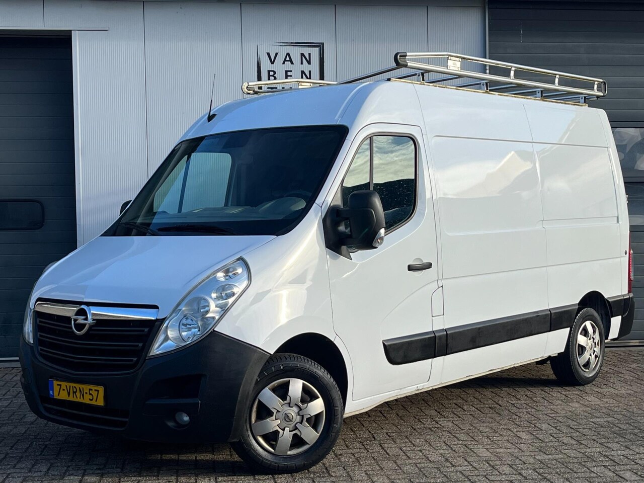 Opel Movano - 2.3CDTI 125pk L2H2 Navi Airco 3-pers. - AutoWereld.nl