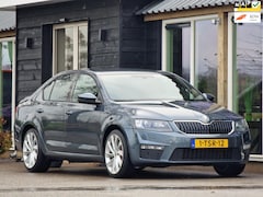 Skoda Octavia - 2.0 TSI RS (NL-Auto / NAP / Leder / Xenon / Climate / Cruise / Navigatie / APK 09-08-2025)