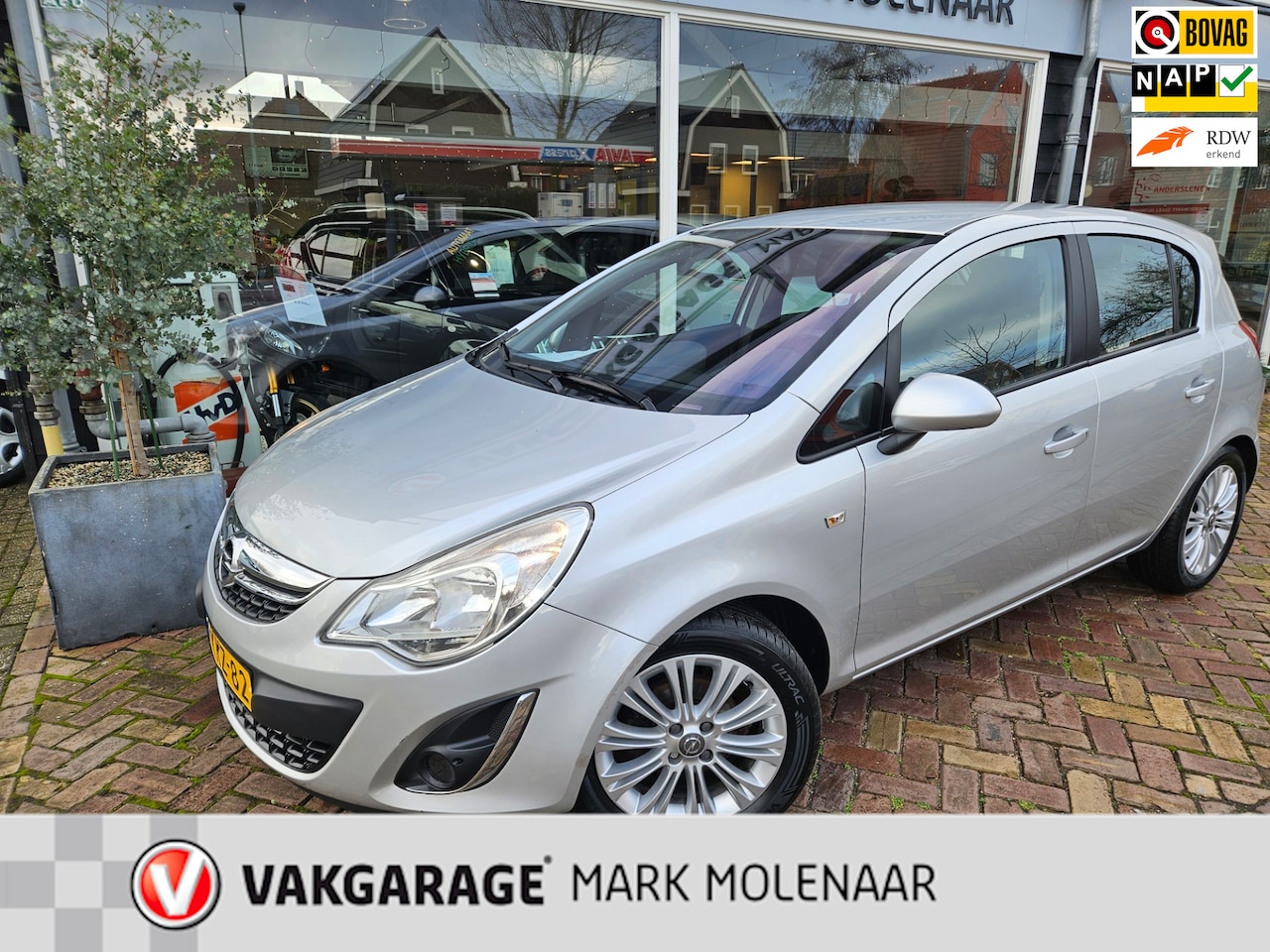 Opel Corsa - 1.4-16V Cosmo 1.4-16V Cosmo,lage km,leuk uitgevoerd - AutoWereld.nl