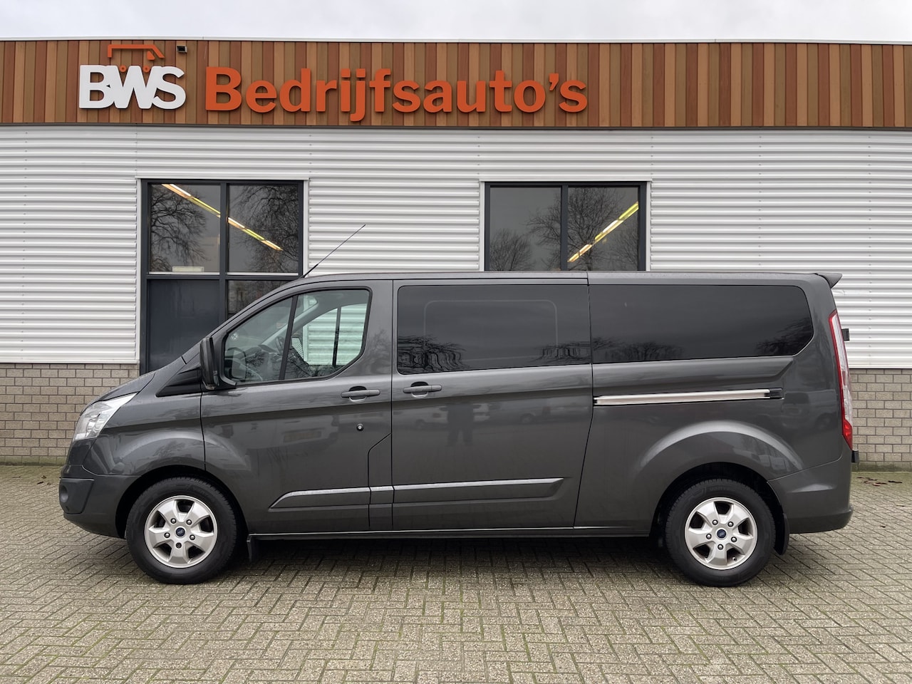 Ford Transit Custom - 290 2.0 TDCI 130pk L2H1 Limited DC 5 persoons / vaste prijs rijklaar € 20.950 ex btw / lea - AutoWereld.nl