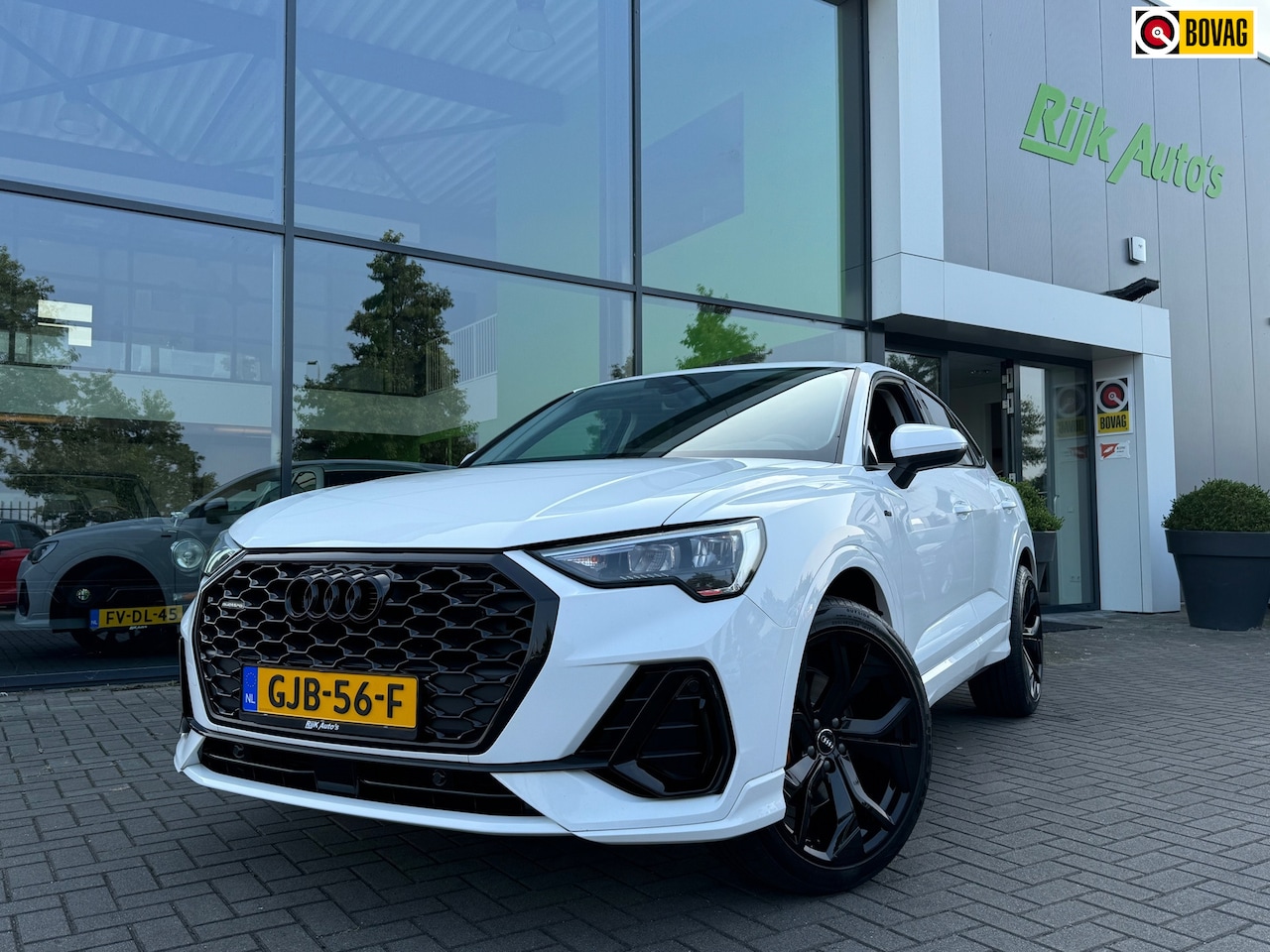 Audi Q3 Sportback - 40 TFSI quattro * S-line * Carplay * Camera * Stoelverwarming - AutoWereld.nl