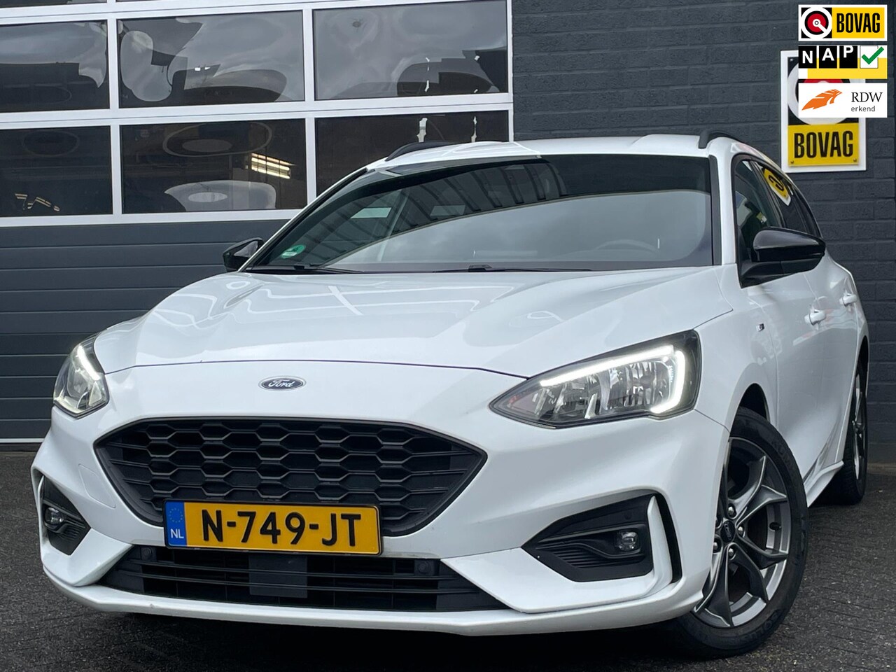 Ford Focus Wagon - 1.0 EcoBoost ST Line Business /navi/airco/125pk/stoelverwarming/ - AutoWereld.nl