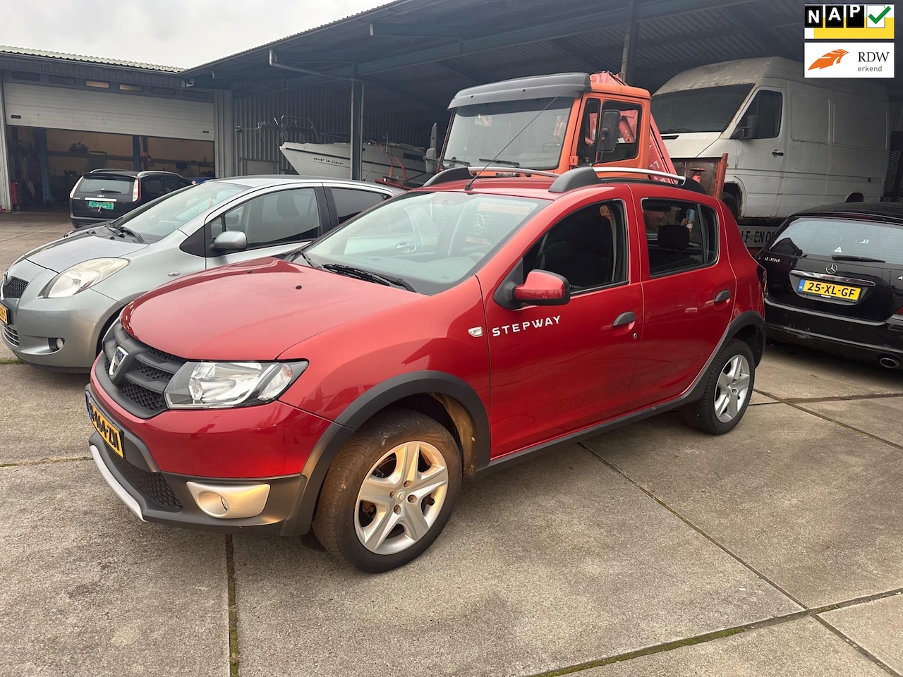 Dacia Sandero Stepway - 0.9 TCe Lauréate 2014 190DKM NAP! - AutoWereld.nl