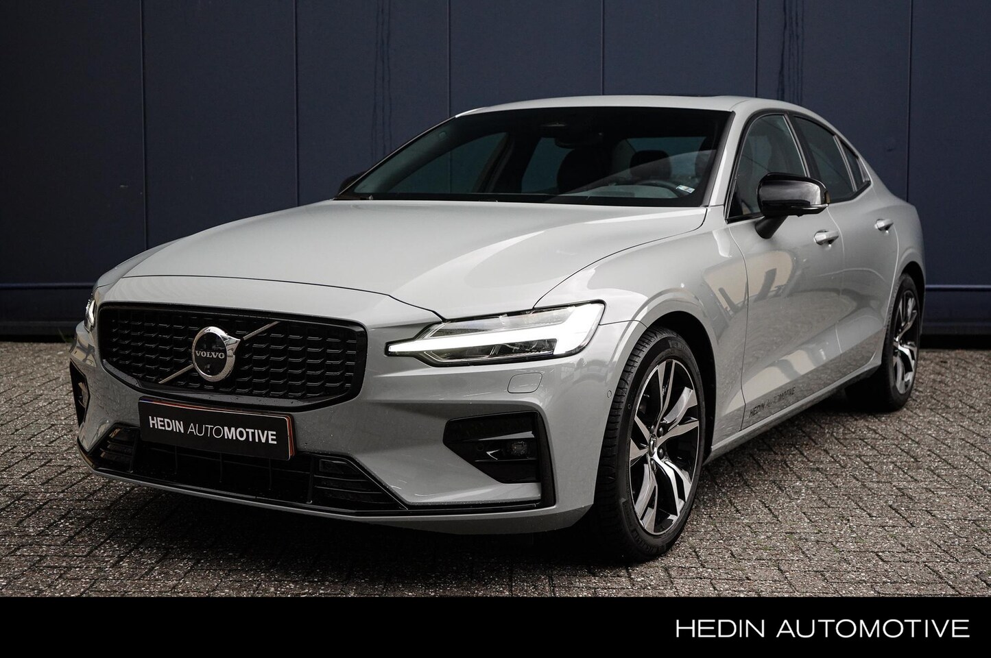 Volvo S60 - 2.0 B4 Plus Dark | 360 camera | Lightning | Standkachel | Harman/Kardon | Panoramadak | Tr - AutoWereld.nl