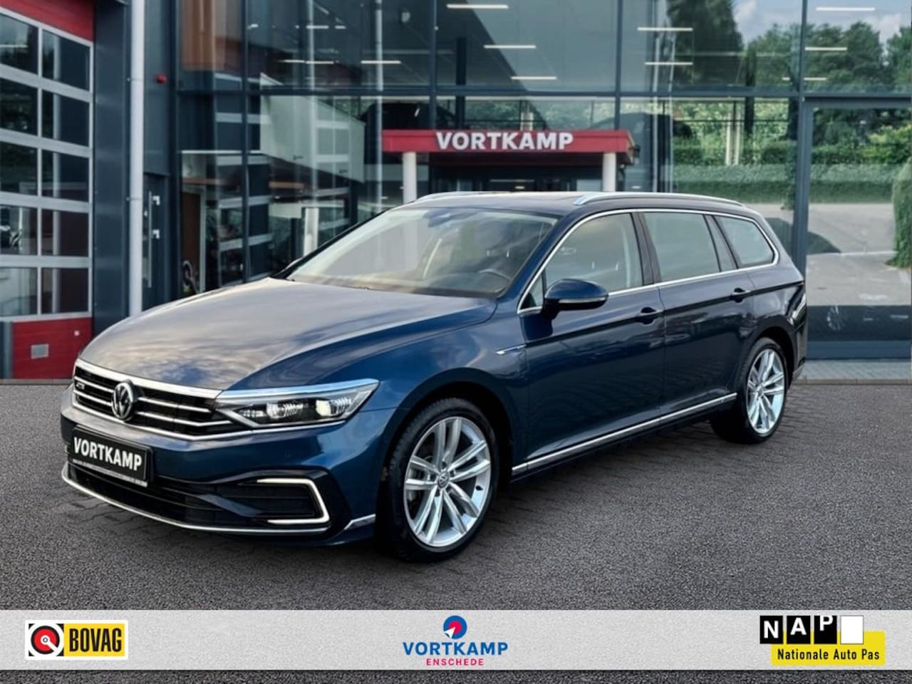 Volkswagen Passat Variant - 1.4 TSI DSG GTE PANO-DAK/TREKHAAK/CAMERA/NAVI/ACC/STOELVERW - AutoWereld.nl