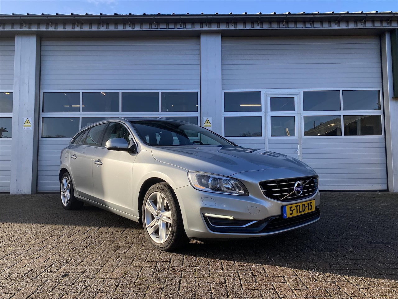 Volvo V60 - D6 215pk Plug-In Hybrid - AutoWereld.nl