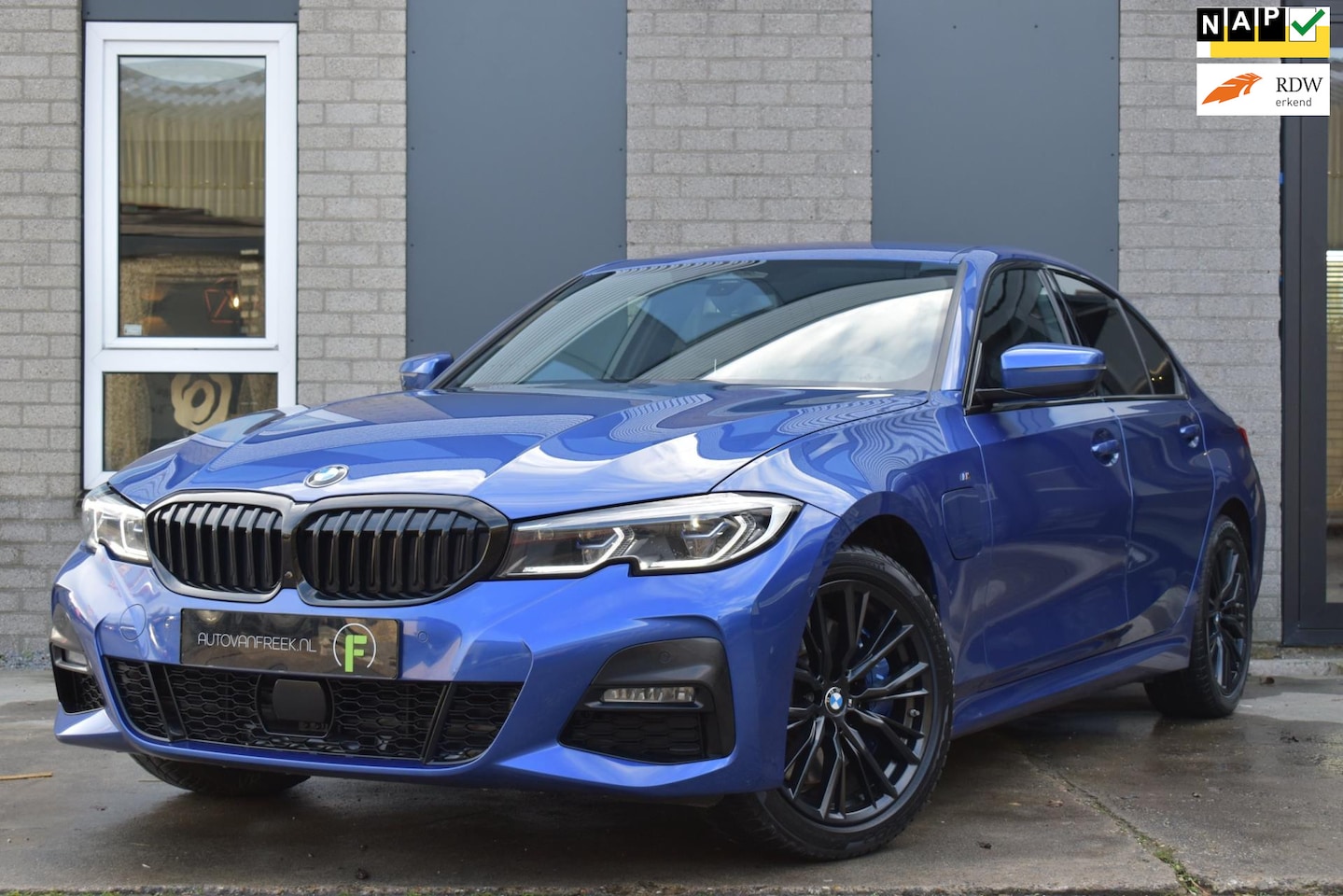 BMW 3-serie - 330e xDrive High Executive M Sport | LASER LIGHT | VIRTUAL | HEAD-UP | ALCANTARA | NAVI PR - AutoWereld.nl