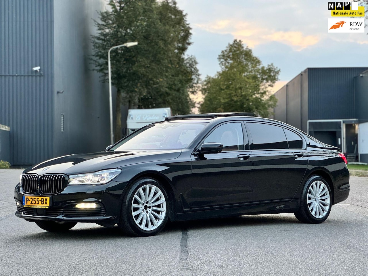 BMW 7-serie - 750Li xDrive/449PK/LANG/SKY LOUNGE/4ZITS/ - AutoWereld.nl