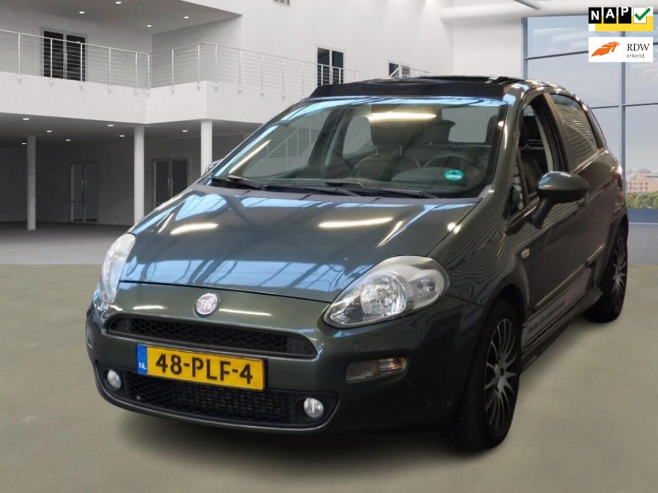 Fiat Punto Evo - 1.3 M-Jet Dynamic/PANO/LEDER/AIRCO/CRUISE/5DEURS/ - AutoWereld.nl