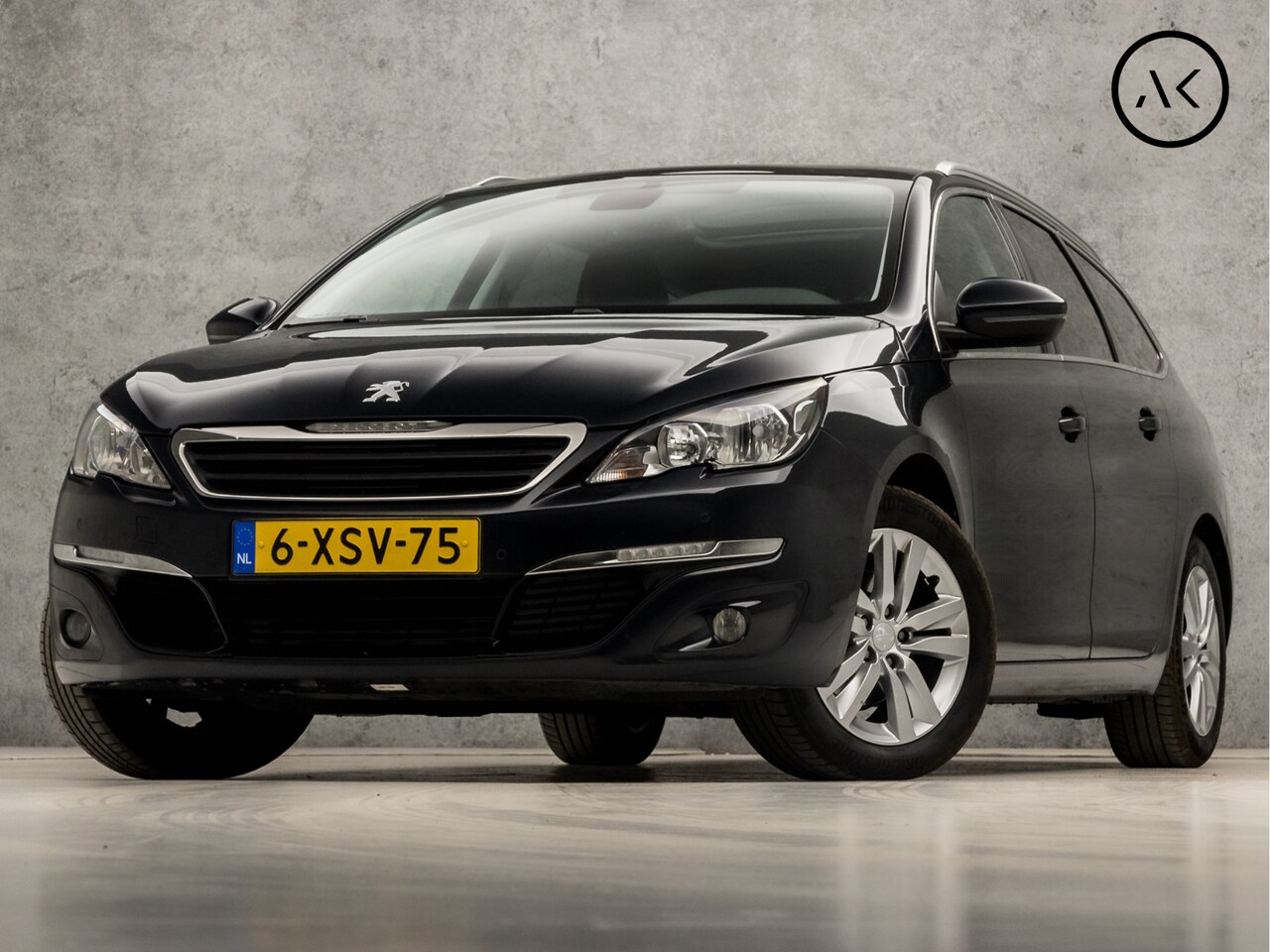 Peugeot 308 SW - 1.2 e-THP Deluxe 131PK Automaat (PANORAMADAK, LOGISCH NAP, NAVIGATIE, GETINT GLAS, CRUISE, - AutoWereld.nl