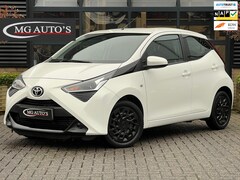 Toyota Aygo - 1.0 VVT-i x-play | NAP | Volledig Onderhouden | Navi | Cruise Control | Camera | 5 Deurs |