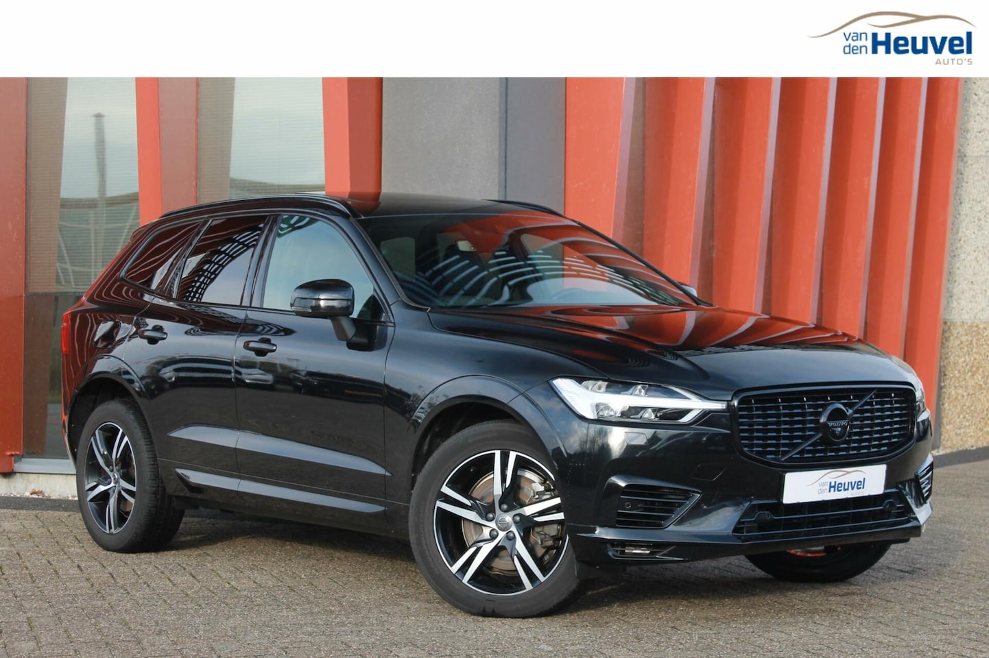 Volvo XC60 - T6 Recharge AWD R-Design | Pilot Assist | BLIS | Harman/Kardon | 360° Camera | Stoelverwar - AutoWereld.nl